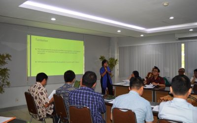 Briefing dan Penandatanganan Kontrak Penelitian dan Pengabdian Internal 2016